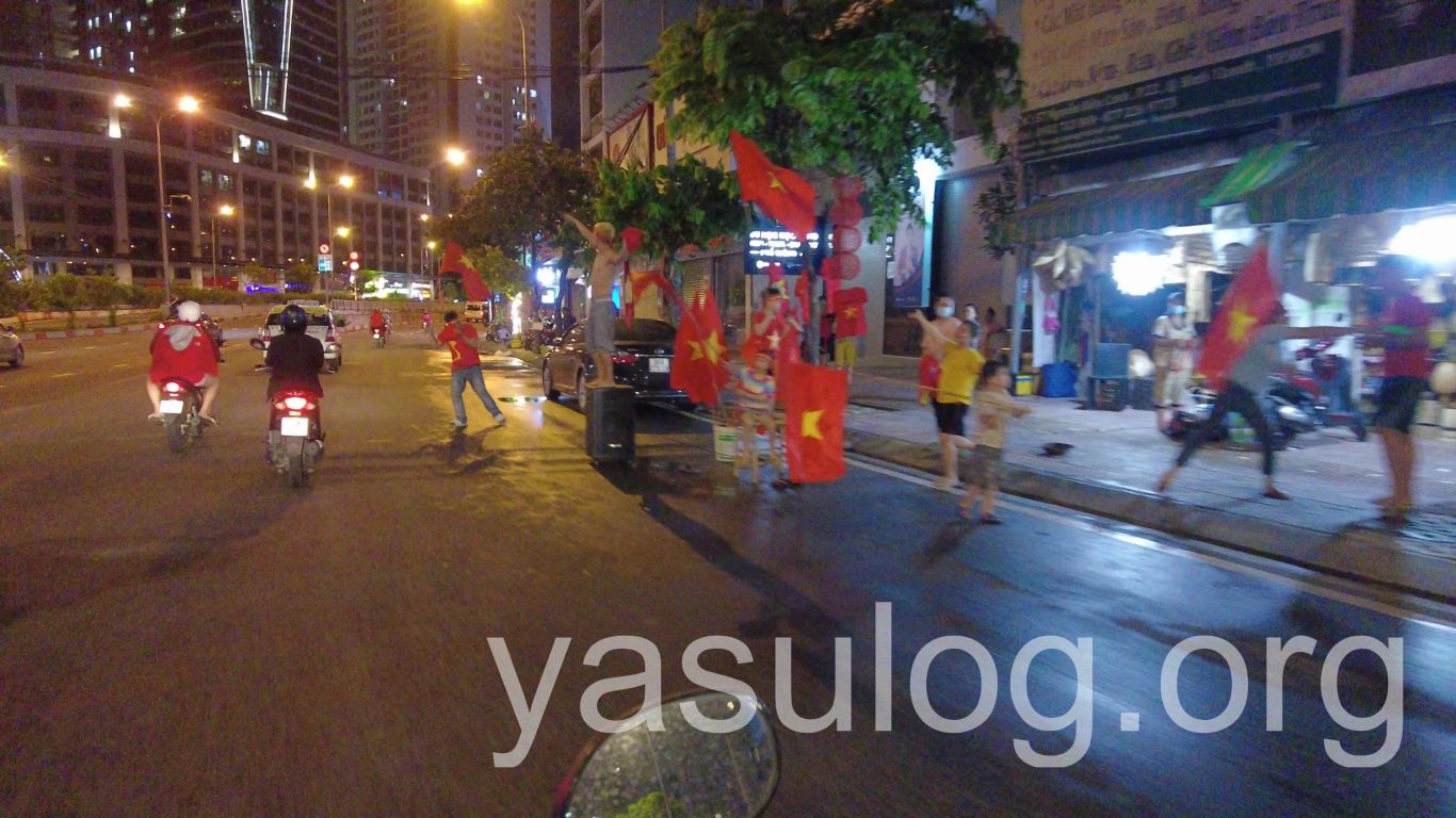 Nguyễn Hữu Cảnh通りのベトナムのサッカー後の『Đi bão』はどんな感じだった？